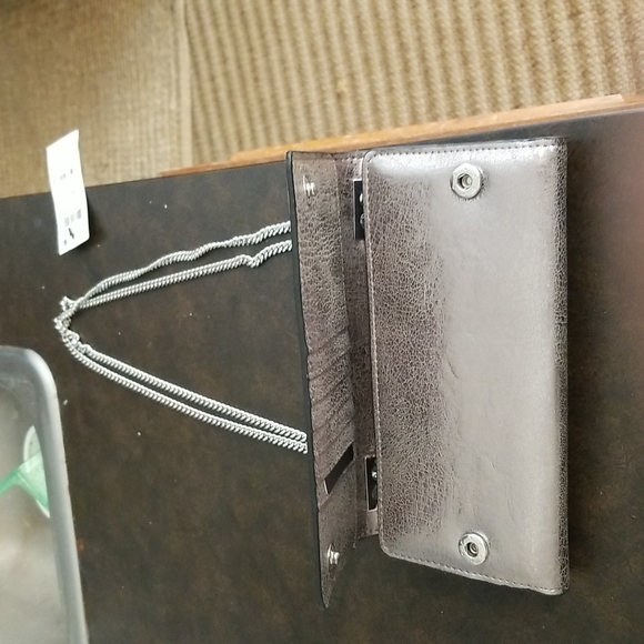 INC womens metallic pewter/silver crossbody clutch with silver chain strap - Picture 5 of 8